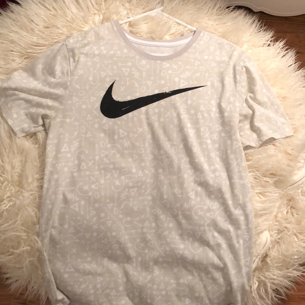 nike swoosh t shirt